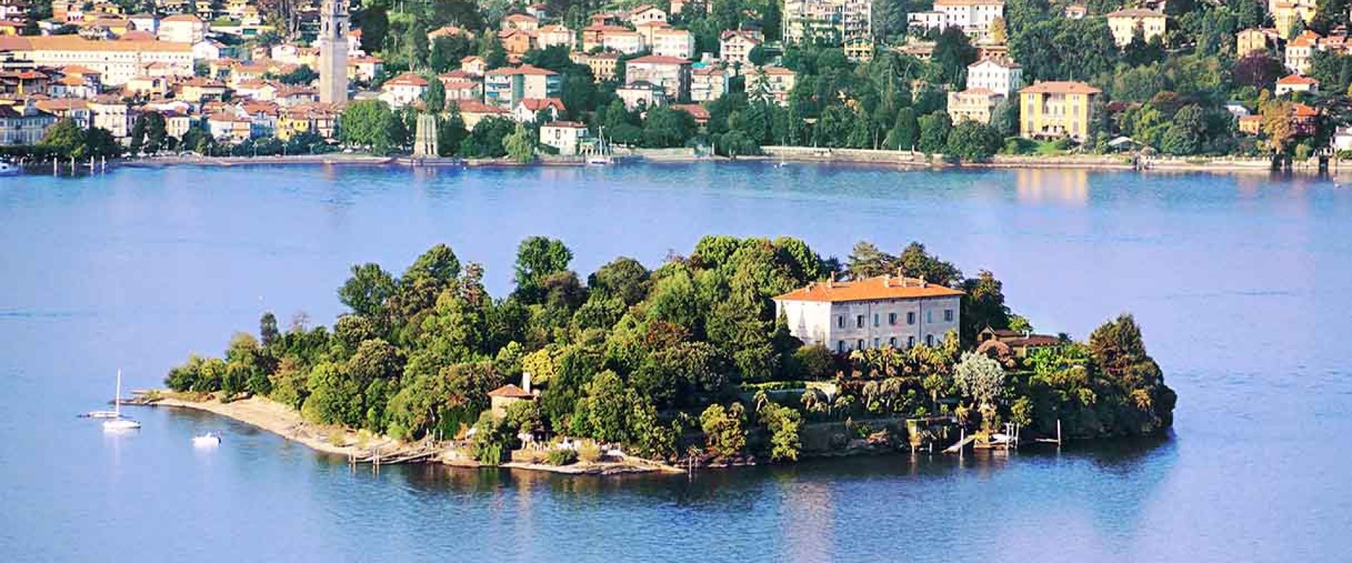 This island is the largest, it is covered with exotic gardens and is located on the Italian side of the lake, towards Piedmont.